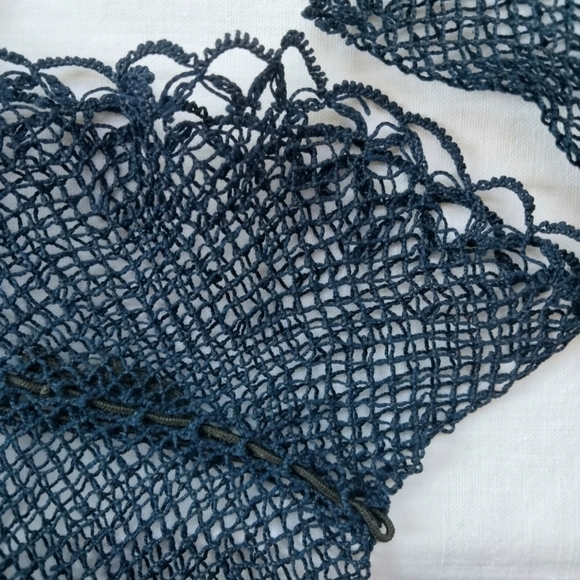 VTG Elegant Navy Blue Fishnet Lace Mesh Crochet Gloves w/ Embroidered Squares - Picture 2 of 11